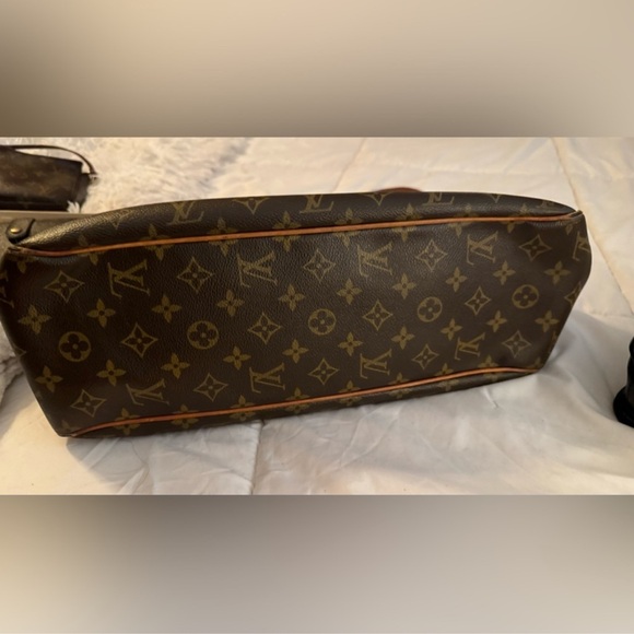 SOLD Louis Vuitton Batignolles Horizontal Monogram Bag, LV (KISS) Wallet - Picture 7 of 16